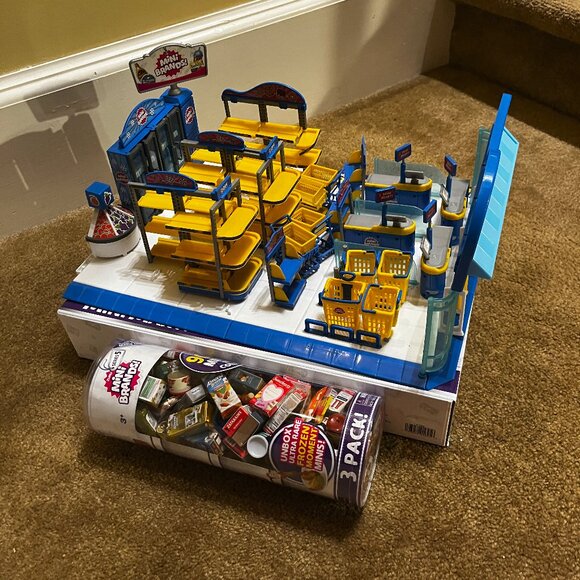 Mini Brands Mini Mart + extras - Picture 4 of 5